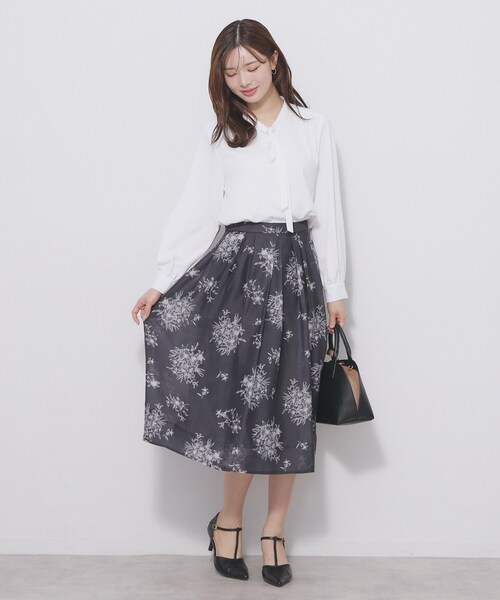 index(インデックス)の「フェイクパールピンボウタイブラウス【洗濯機OK/イージーアイロン/ストレッチ】《XS-LL》(シャツ/ブラウス・レディース・ネイビー系/ライトイエロー系/ベージュ系その他4/オフホワイト・42/40/34/38/36)」の8枚目の写真