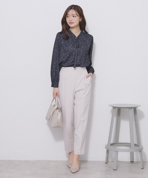 index(インデックス)の「フェイクパールピンボウタイブラウス【洗濯機OK/イージーアイロン/ストレッチ】《XS-LL》(シャツ/ブラウス・レディース・ネイビー系/ライトイエロー系/ベージュ系その他4/オフホワイト・42/40/34/38/36)」の19枚目の写真