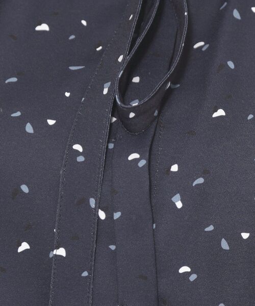 index(インデックス)の「フェイクパールピンボウタイブラウス【洗濯機OK/イージーアイロン/ストレッチ】《XS-LL》(シャツ/ブラウス・レディース・ネイビー系/ライトイエロー系/ベージュ系その他4/オフホワイト・42/40/34/38/36)」の21枚目の写真