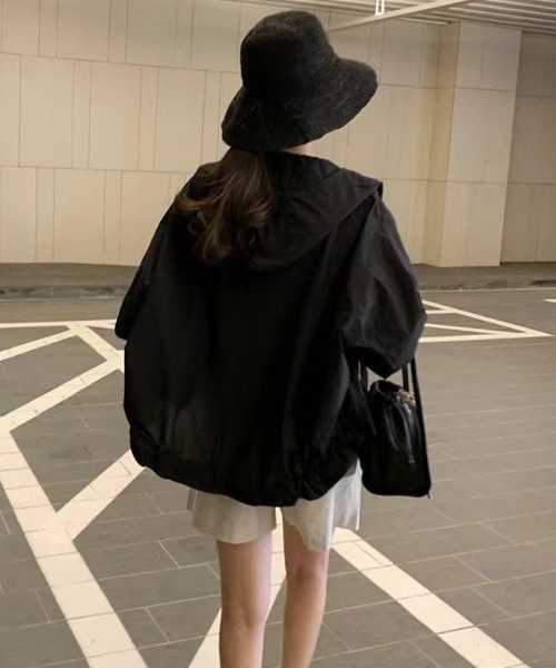 yuue' ( wear )(ユーイ)の「マウンテンパーカー ライトフーディージャケット/冷房対策 UVカットパーカー(マウンテンパーカー・レディース・ホワイト/ブラック・FREE)」の3枚目の写真