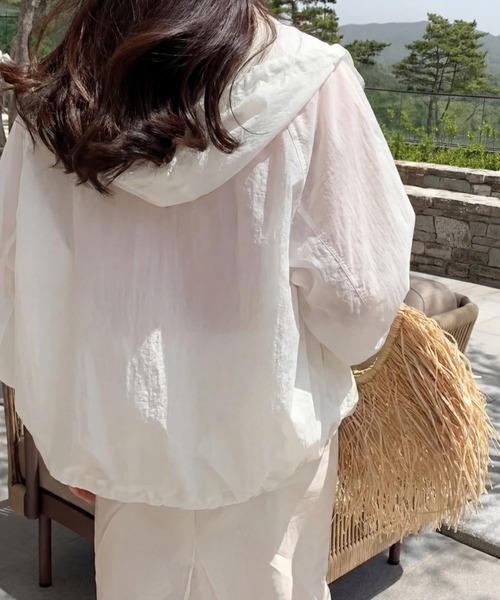 yuue' ( wear )(ユーイ)の「マウンテンパーカー ライトフーディージャケット/冷房対策 UVカットパーカー(マウンテンパーカー・レディース・ホワイト/ブラック・FREE)」の5枚目の写真