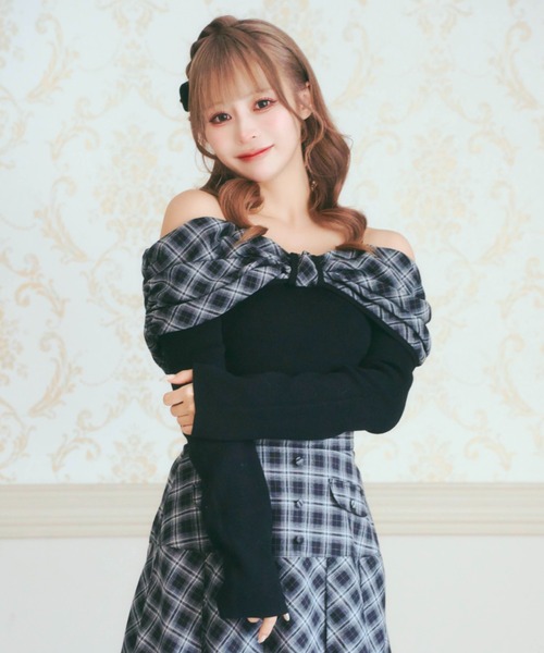 LAFARY(ラファリー)の「オフショルチェックニットトップス(Tシャツ/カットソー・レディース・ピンク/ブラック/ベージュ・FREE)」の2枚目の写真