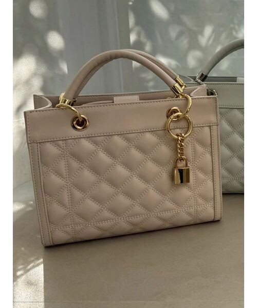 dazzlin(ダズリン)の「キルティングハンドルバッグ(ハンドバッグ・レディース・アイボリー/ピンク/ブルー・FREE)」の1枚目の写真