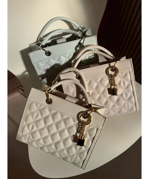dazzlin(ダズリン)の「キルティングハンドルバッグ(ハンドバッグ・レディース・アイボリー/ピンク/ブルー・FREE)」の3枚目の写真