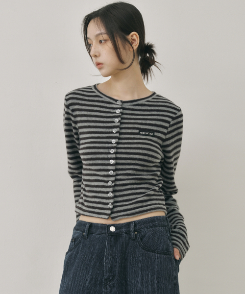 NICK&NICOLE(ニックアンドニコール)の「STRIPE CROP BUTTON CARDIGAN_CHARCOAL(カーディガン/ボレロ・レディース・その他・MEDIUM/LARGE)」の2枚目の写真