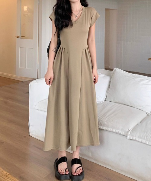 SallyLunn(サリーラン)の「Vネックフレンチスリーブ タックロングワンピース(ワンピース・レディース・ベージュ/ブラック・LARGE/MEDIUM)」の4枚目の写真
