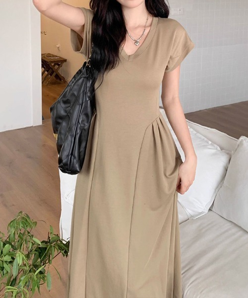 SallyLunn(サリーラン)の「Vネックフレンチスリーブ タックロングワンピース(ワンピース・レディース・ベージュ/ブラック・LARGE/MEDIUM)」の6枚目の写真