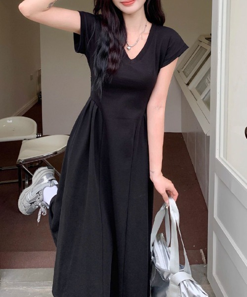 SallyLunn(サリーラン)の「Vネックフレンチスリーブ タックロングワンピース(ワンピース・レディース・ベージュ/ブラック・LARGE/MEDIUM)」の8枚目の写真