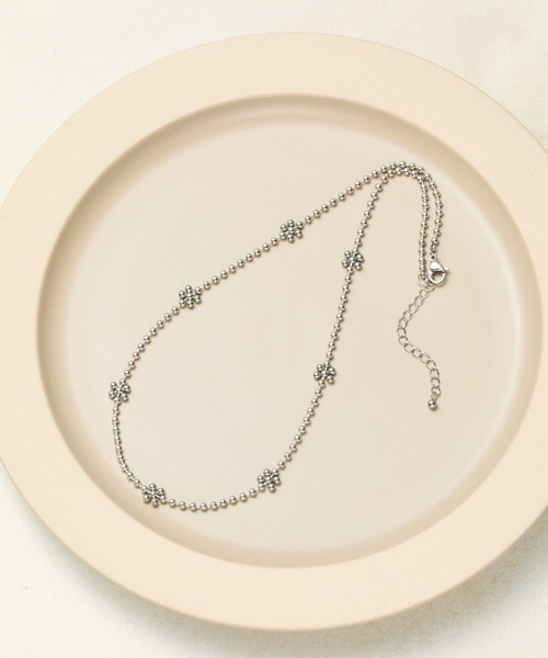 COLONY 2139（コロニートゥーワンスリーナイン）の「フラワーボールチェーンネックレス（ネックレス・レディース・シルバー/ゴールド・FREE）」の4枚目の写真