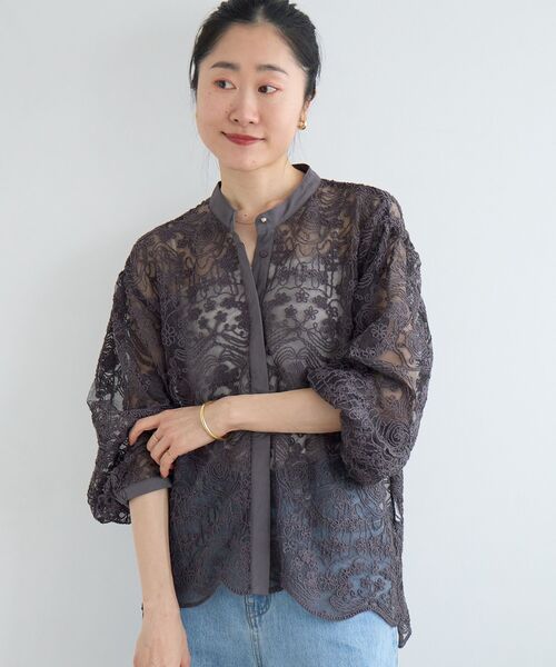 le.coeur blanc(ルクールブラン)の「TORRAZZO DONNA別注エンブロイダリーレースシャツ(シャツ/ブラウス・レディース・ライトグレー/ホワイト/チャコールグレー・38)」の2枚目の写真