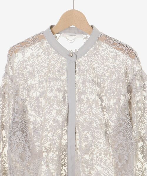 le.coeur blanc（ルクールブラン）の「TORRAZZO DONNA別注エンブロイダリーレースシャツ（シャツ/ブラウス・レディース・ライトグレー/ホワイト・38）」の4枚目の写真