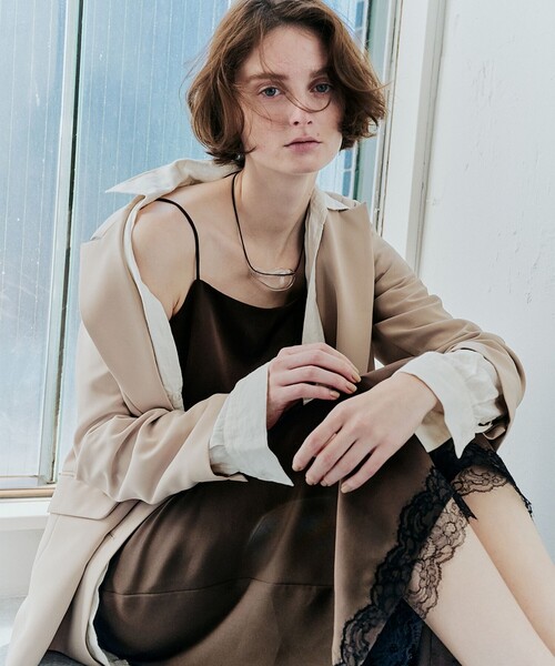 Demi-Luxe BEAMS（デミルクス ビームス）の「リバーレース キャミソール ワンピース（ワンピース・レディース・チャコールグレー/ブラウン・ONE SIZE）」の4枚目の写真