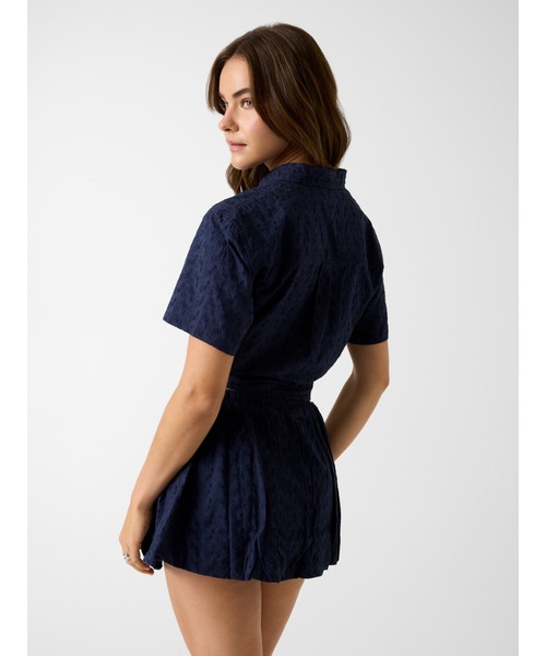 GUESS JEANS(ゲスジーンズ)の「GUESS JEANS Front Tie Top シャツ ブラウス ショート丈(シャツ/ブラウス・レディース・ネイビー/ホワイト・X-SMALL/SMALL/MEDIUM)」の11枚目の写真