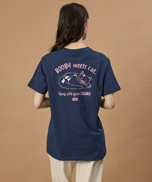 FREAK'S STORE(フリークスストア)の「限定展開 CHUMS×FREAK'S STORE 別注 ヒストリー バックプリント クルーネックTシャツ キャットモチーフ チャムス(Tシャツ/カットソー・メンズ・ネイビー/ホワイト/ブラック/グレイッシュベージュ・SMALL/X-LARGE/LARGE/MEDIUM)」の6枚目の写真