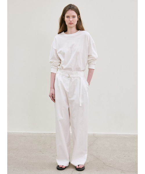 le（ル）の「belted two-tucked pants (white)（スラックス・レディース・その他・MEDIUM/SMALL）」の2枚目の写真