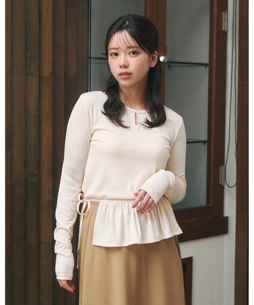 moi tytto（モイテュット）の「マルチwayフリル付きリバースカットソー（Tシャツ/カットソー・レディース・ナチュラル/オフホワイト・FREE）」の5枚目の写真