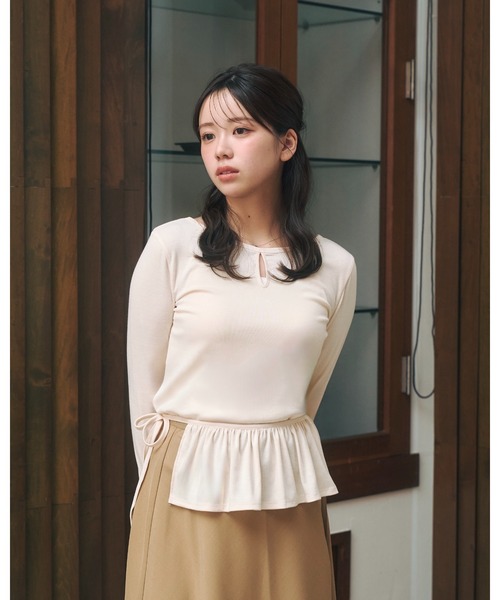 moi tytto（モイテュット）の「マルチwayフリル付きリバースカットソー（Tシャツ/カットソー・レディース・ナチュラル/オフホワイト・FREE）」の18枚目の写真