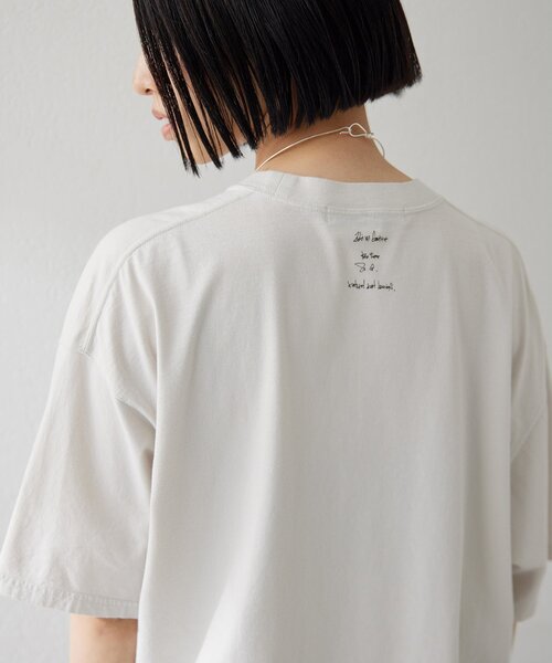 Whim Gazette（ウィムガゼット）の「【KATHARINE HAMNETT】別注ME Tシャツ（Tシャツ/カットソー・レディース・ベージュ・FREE）」の5枚目の写真