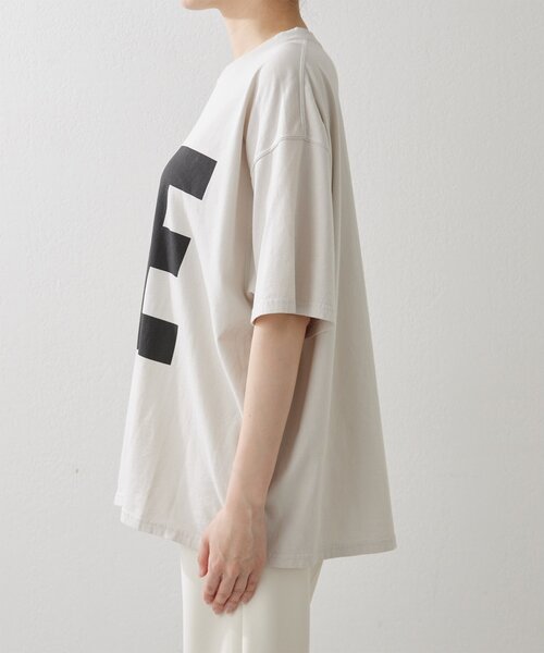 Whim Gazette（ウィムガゼット）の「【KATHARINE HAMNETT】別注ME Tシャツ（Tシャツ/カットソー・レディース・ベージュ・FREE）」の13枚目の写真