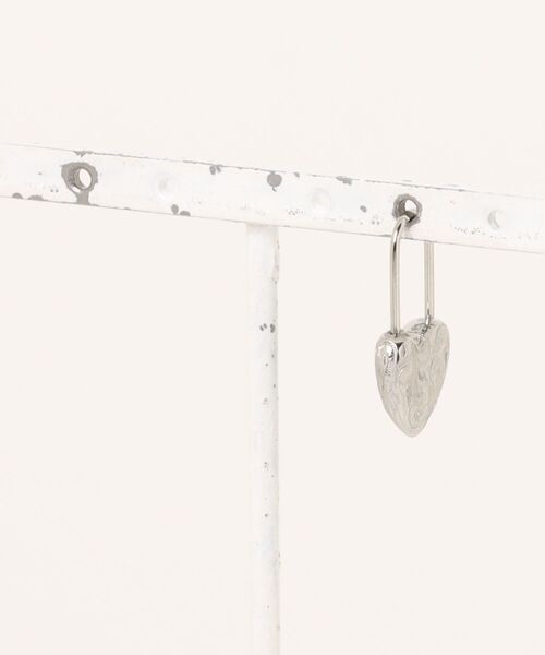 IRIEBEACH(アイリービーチ)の「2way Heart padlock pierce/【ハワイアンジュエリー】【サージカルステンレス】【金属アレルギー対応】【IRIEBEACH / アイリービーチ】つけっぱなしOK(ピアス(片耳用)・レディース・シルバー/ゴールド/ピンク・FREE)」の4枚目の写真