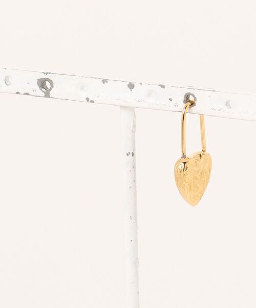 IRIEBEACH(アイリービーチ)の「2way Heart padlock pierce/【ハワイアンジュエリー】【サージカルステンレス】【金属アレルギー対応】【IRIEBEACH / アイリービーチ】つけっぱなしOK(ピアス(片耳用)・レディース・シルバー/ゴールド/ピンク・FREE)」の5枚目の写真