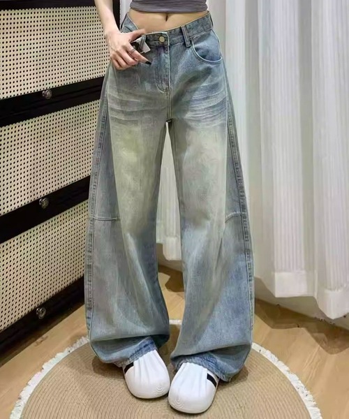 LUCPY(ラクピー)の「サイドラインルーズワイドデニムパンツ(デニムパンツ・レディース・ライトブルー・LARGE/X-LARGE/SMALL/MEDIUM)」の2枚目の写真