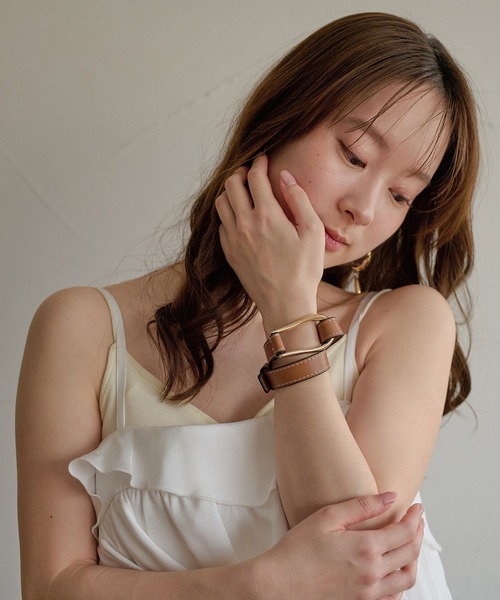 mideal(マイディール)の「mideal original crossbelt nuance bangle / midealオリジナルクロスベルトニュアンスバングル(バングル/リストバンド・レディース・ブラウン/ダークブラウン・FREE)」の10枚目の写真