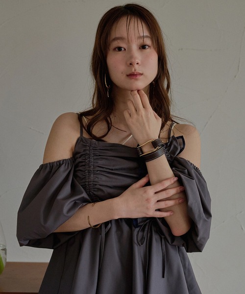 mideal(マイディール)の「mideal original crossbelt nuance bangle / midealオリジナルクロスベルトニュアンスバングル(バングル/リストバンド・レディース・ブラウン/ダークブラウン・FREE)」の13枚目の写真