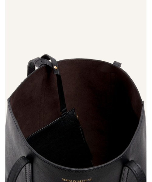 Maison Kitsune(メゾンキツネ)の「MAISON KITSUNE PARIS LEATHER TOTE(トートバッグ・メンズ・ブラック/ブラウン・U)」の8枚目の写真