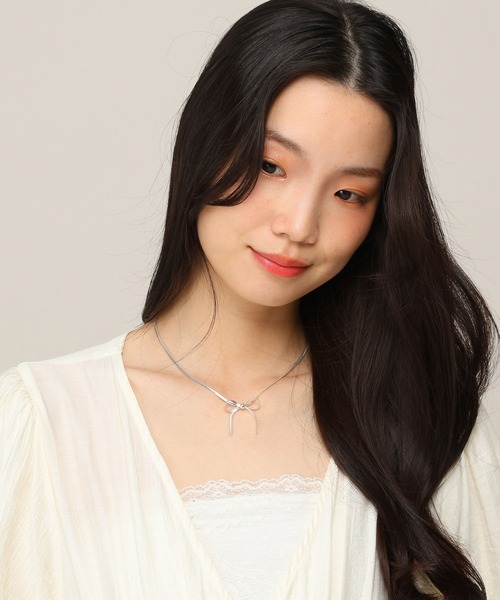Heather（ヘザー）の「リボンモチーフネックレス　856475（ネックレス・レディース・シルバー/ゴールド・ONE SIZE）」の3枚目の写真