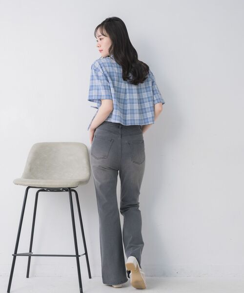 ems excite(エムズエキサイト)の「フロントキラキラデニムPT(デニムパンツ・レディース・ライトブルー/ライトグレー・MEDIUM/SMALL)」の19枚目の写真