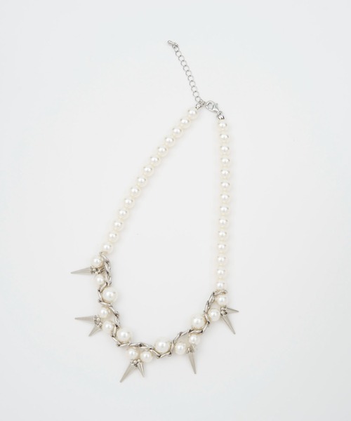 SOEMIN(ソミン)の「Thorn and pearl necklace/スタッズ&パールネックレス(ネックレス・レディース・ホワイト・FREE)」の3枚目の写真