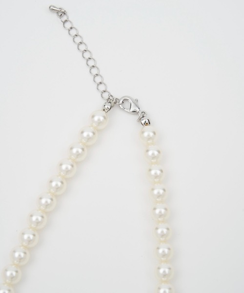 SOEMIN(ソミン)の「Thorn and pearl necklace/スタッズ&パールネックレス(ネックレス・レディース・ホワイト・FREE)」の4枚目の写真
