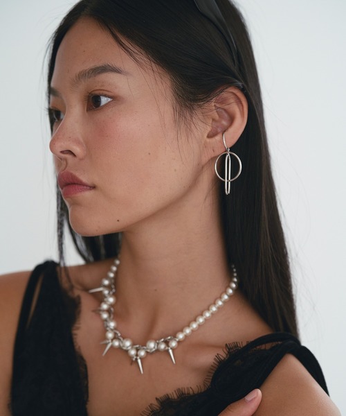 SOEMIN(ソミン)の「Thorn and pearl necklace/スタッズ&パールネックレス(ネックレス・レディース・ホワイト・FREE)」の9枚目の写真