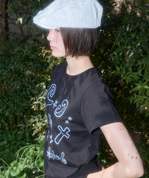 FANCY CLUB(ファンシークラブ)の「グリッターメイジロゴTシャツ (ブラック) F25QB125(Tシャツ/カットソー・レディース・その他・ONE SIZE)」の2枚目の写真