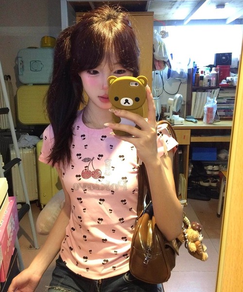 AsheKsha(アシクシャ)の「甘くクールな少女、チェリーストーン付きTシャツ(Tシャツ/カットソー・レディース・ピンク/グレー・M)」の13枚目の写真
