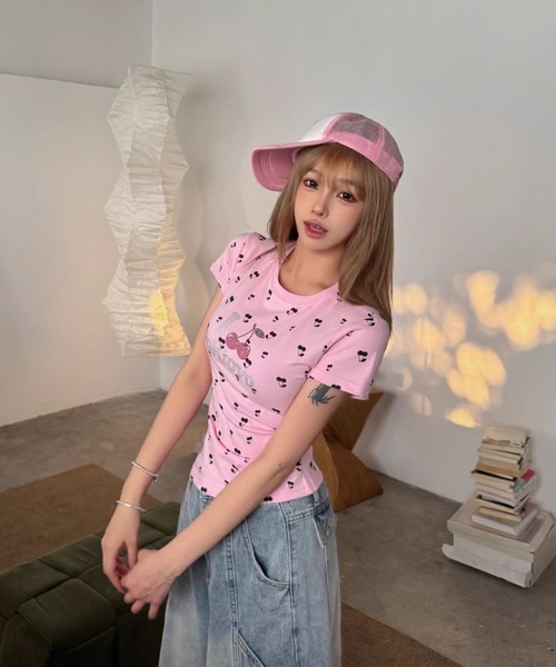 AsheKsha(アシクシャ)の「甘くクールな少女、チェリーストーン付きTシャツ(Tシャツ/カットソー・レディース・ピンク/グレー・M)」の15枚目の写真