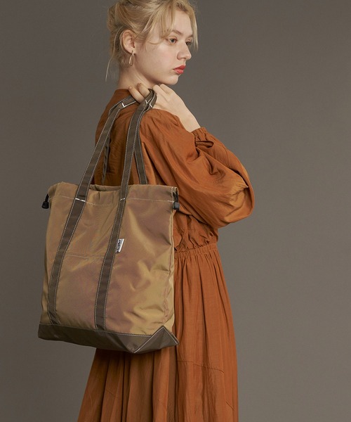 Drifter(ドリフター)の「BUCKEYE DRAWSTRING TOTE L/バックアイドローストリングトート(Lサイズ)(トートバッグ・レディース・レオパード/ダークグリーン系/ブラック/ベージュ系その他/チャコールグレー×ブラック・FREE)」の17枚目の写真