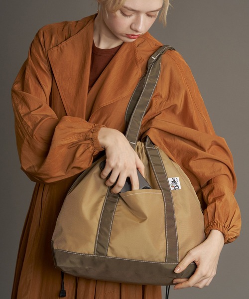 Drifter(ドリフター)の「BUCKEYE DRAWSTRING TOTE L/バックアイドローストリングトート(Lサイズ)(トートバッグ・レディース・レオパード/ダークグリーン系/ブラック/ベージュ系その他/チャコールグレー×ブラック・FREE)」の19枚目の写真