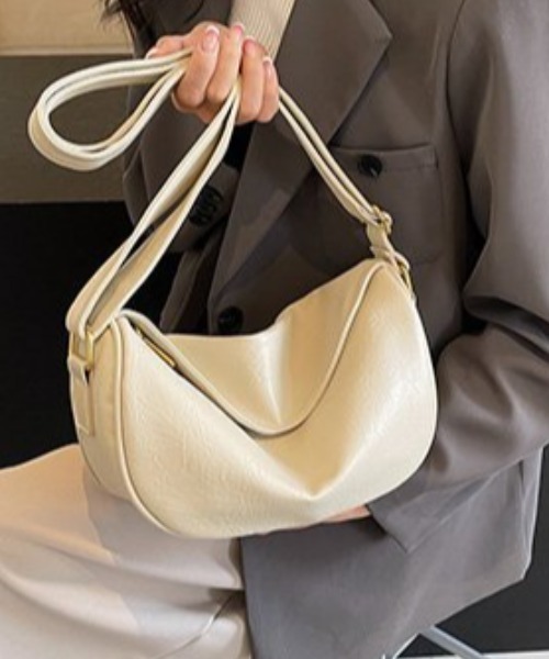 deux amour(ドゥーザムール)の「フラップショルダーBAG(ショルダーバッグ・レディース・ブラック/ブラウン/アイボリー/キャメル・FREE)」の2枚目の写真