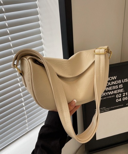 deux amour(ドゥーザムール)の「フラップショルダーBAG(ショルダーバッグ・レディース・ブラック/ブラウン/アイボリー/キャメル・FREE)」の11枚目の写真