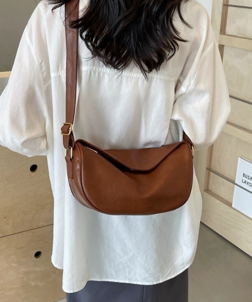 deux amour(ドゥーザムール)の「フラップショルダーBAG(ショルダーバッグ・レディース・ブラック/ブラウン/アイボリー/キャメル・FREE)」の6枚目の写真
