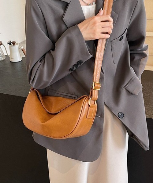 deux amour(ドゥーザムール)の「フラップショルダーBAG(ショルダーバッグ・レディース・ブラック/ブラウン/アイボリー/キャメル・FREE)」の5枚目の写真
