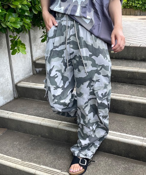 CRB(シーアールビー)の「迷彩カーゴパンツ(カーゴパンツ・レディース・グレー・M/L)」の5枚目の写真