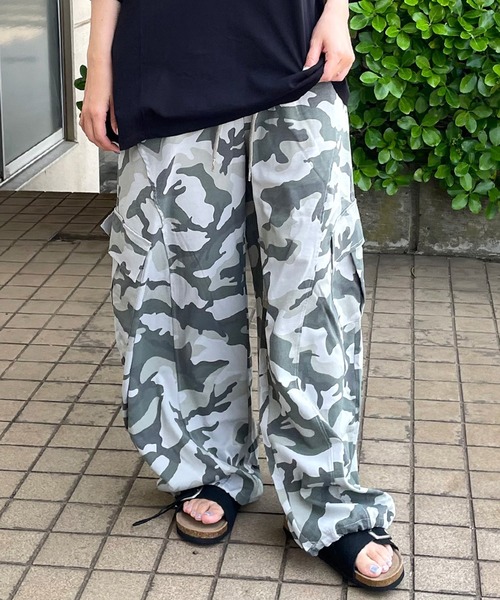 CRB(シーアールビー)の「迷彩カーゴパンツ(カーゴパンツ・レディース・グレー・M/L)」の9枚目の写真