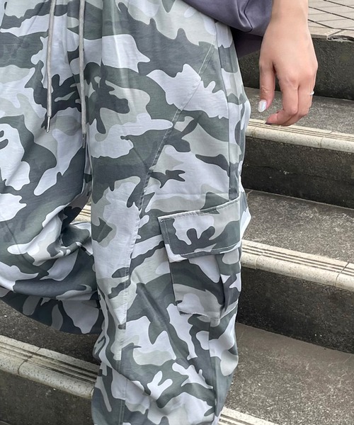 CRB(シーアールビー)の「迷彩カーゴパンツ(カーゴパンツ・レディース・グレー・M/L)」の14枚目の写真