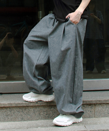 DEMARC（ドゥマーク）の「M Grunge washing side one tuck curved wide pants charcoal（その他パンツ）」