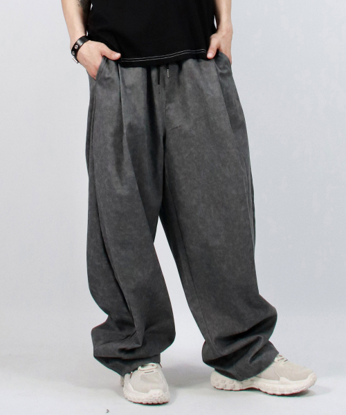 DEMARC(ドゥマーク)の「M Grunge washing side one tuck curved wide pants charcoal(その他パンツ・メンズ・チャコール・MEDIUM/LARGE)」の6枚目の写真