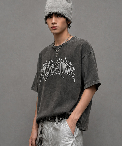 SILVER BULLET(シルバーバレット)の「『SILVER BULLET SELECT AP/シルバーバレットセレクト』フェイクスウェードメタルロゴ刺繍半袖Tシャツ(Tシャツ/カットソー・メンズ・チャコール/ピンク・M/L)」の15枚目の写真