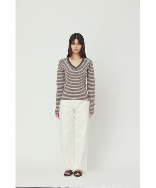 &enece(アンドエネス)の「Vネック ボーダー ロングスリーブカットソー(Tシャツ/カットソー・レディース・ブルー/イエロー/グレー・FREE)」の4枚目の写真